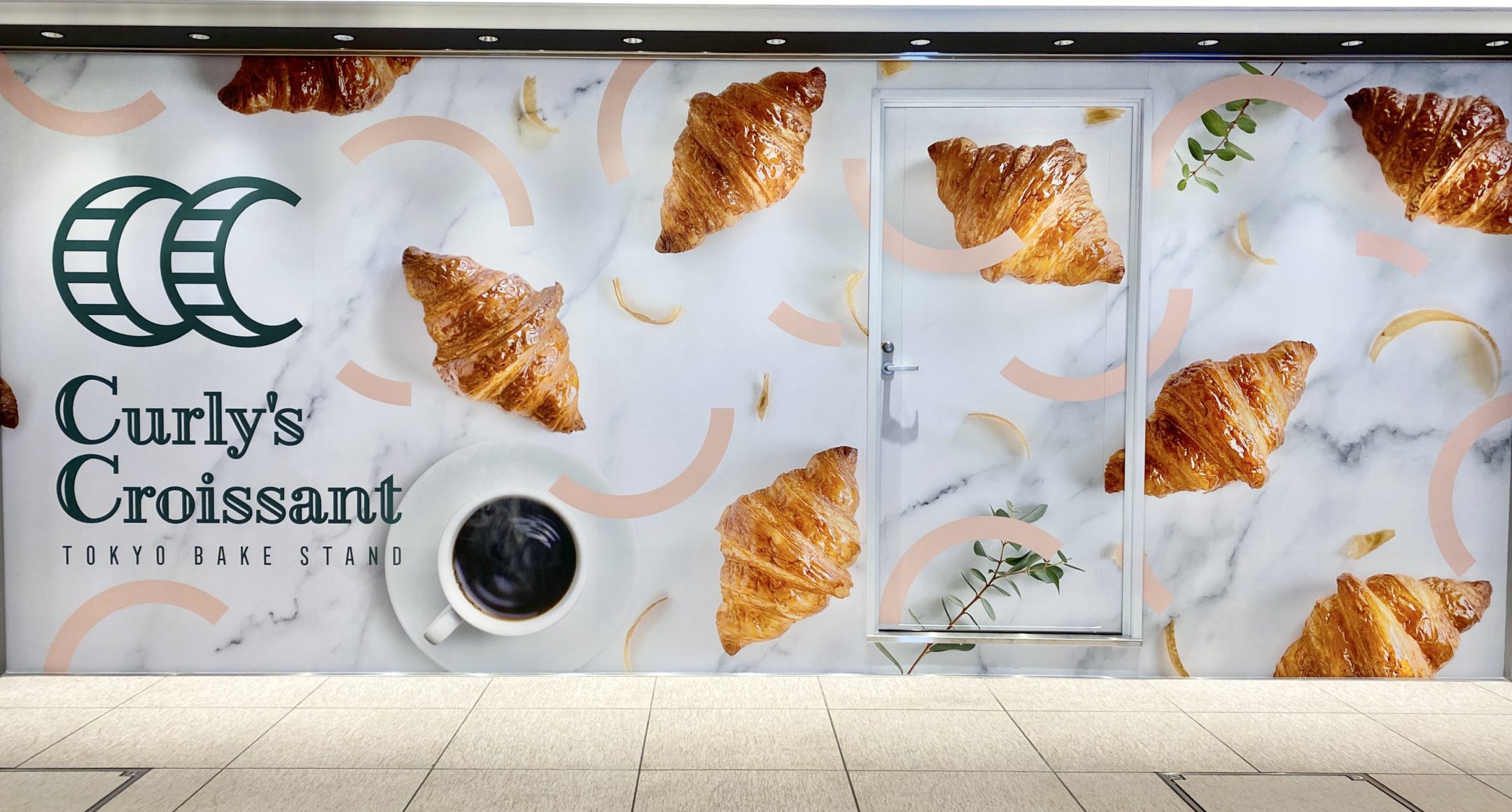 Curly’s Croissant TOKYO BAKE STAND ‐壁面グラフィック